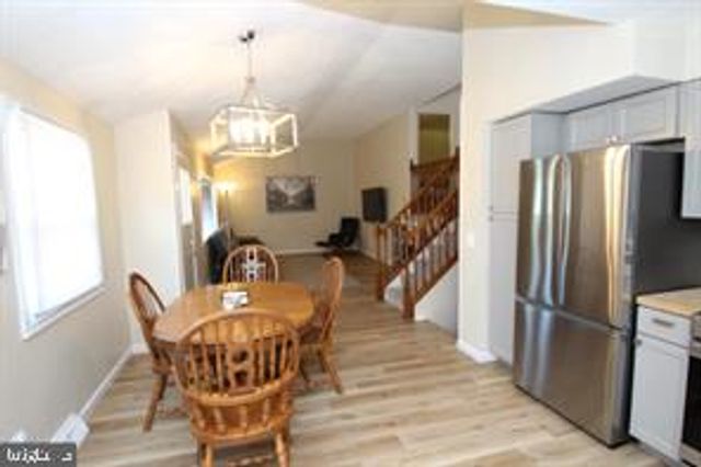 22 CAROLE RD, Newark, DE 19713