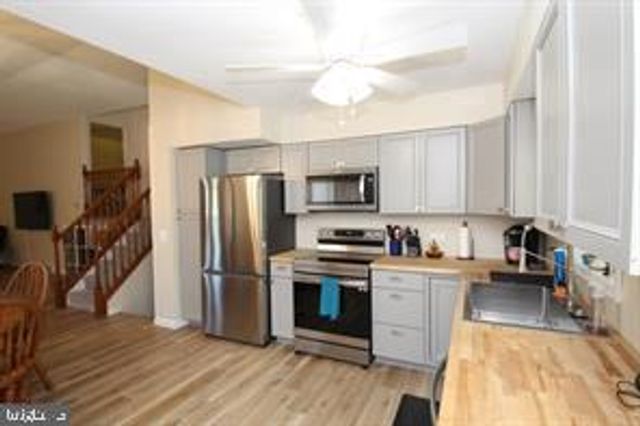 22 CAROLE RD, Newark, DE 19713