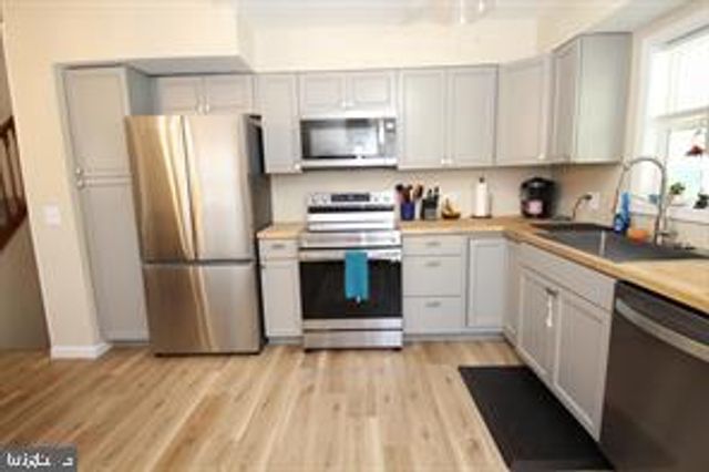 22 CAROLE RD, Newark, DE 19713