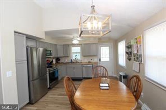 22 CAROLE RD, Newark, DE 19713