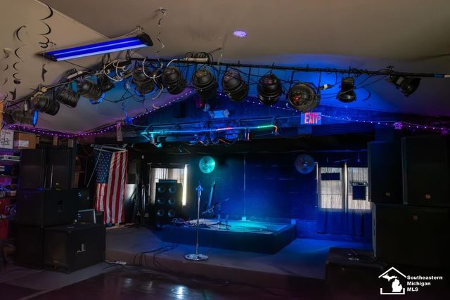 10221 Telegraph Road, Carleton, MI 48117