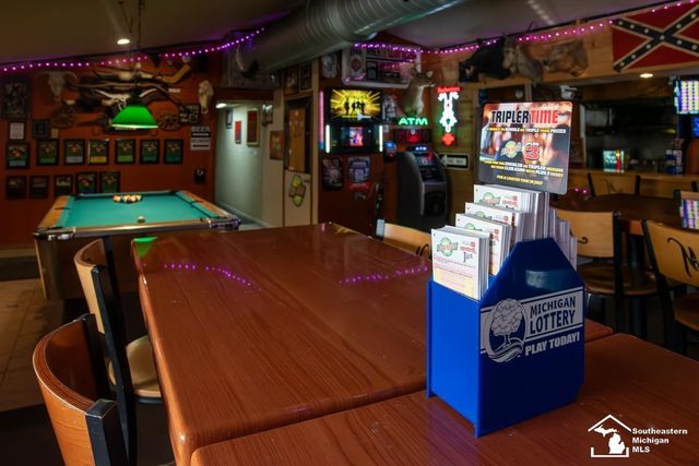 10221 Telegraph Road, Carleton, MI 48117