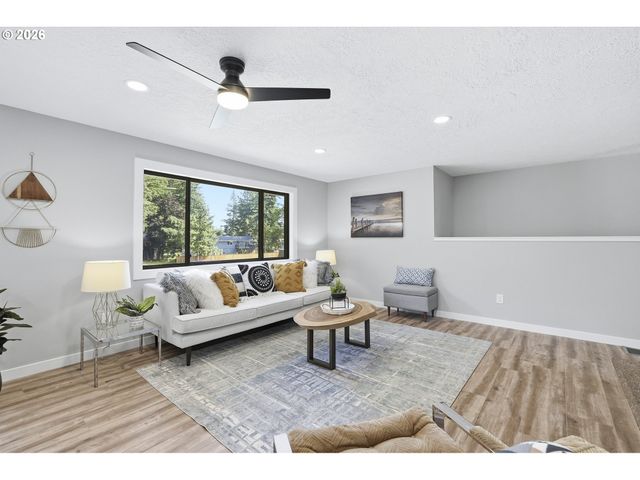 21050 S MOSSY ROCK Ct, Oregon City, OR 97045
