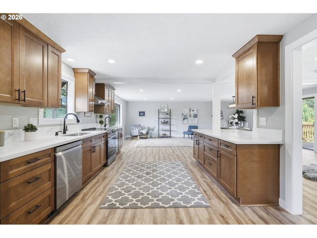 21050 S MOSSY ROCK Ct, Oregon City, OR 97045