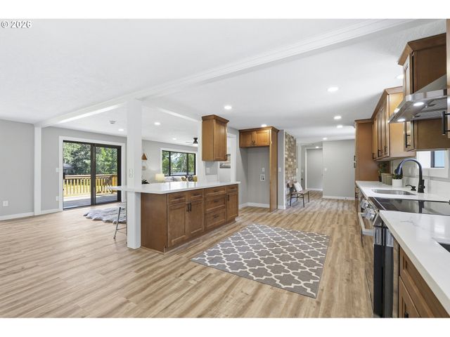 21050 S MOSSY ROCK Ct, Oregon City, OR 97045