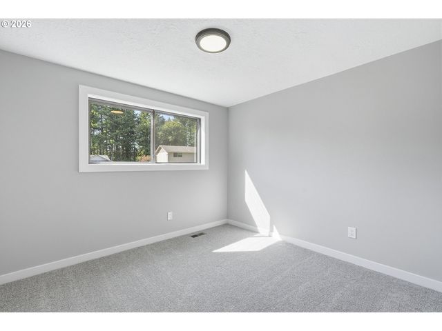 21050 S MOSSY ROCK Ct, Oregon City, OR 97045