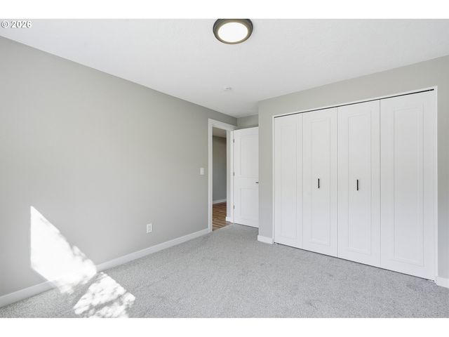 21050 S MOSSY ROCK Ct, Oregon City, OR 97045