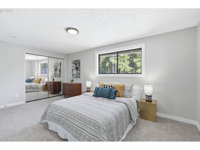 21050 S MOSSY ROCK Ct, Oregon City, OR 97045