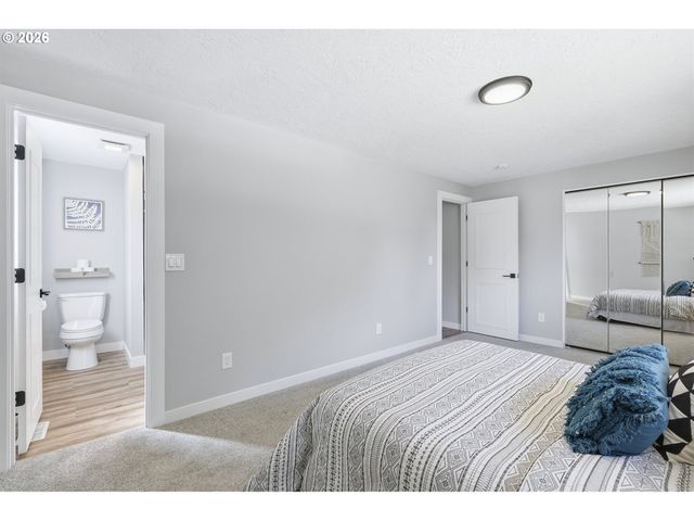 21050 S MOSSY ROCK Ct, Oregon City, OR 97045