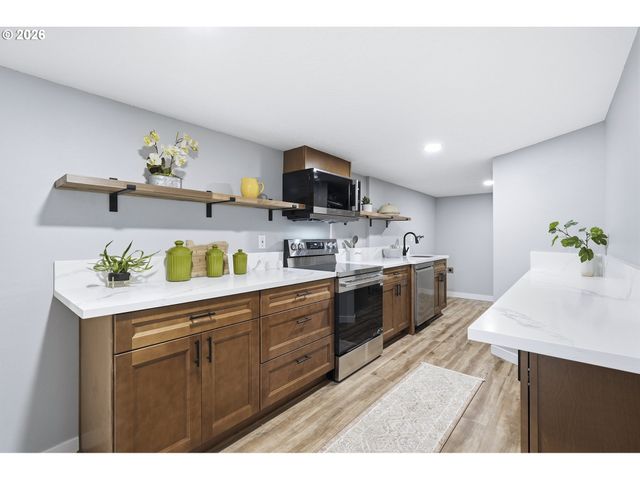21050 S MOSSY ROCK Ct, Oregon City, OR 97045