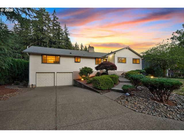 21050 S MOSSY ROCK Ct, Oregon City, OR 97045
