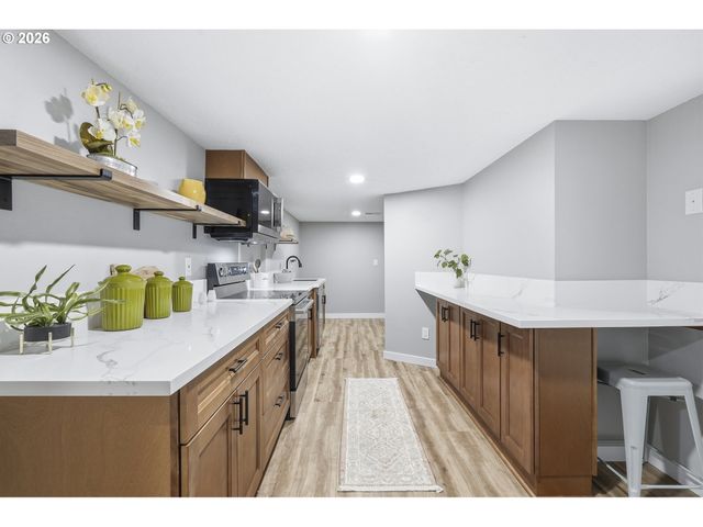 21050 S MOSSY ROCK Ct, Oregon City, OR 97045
