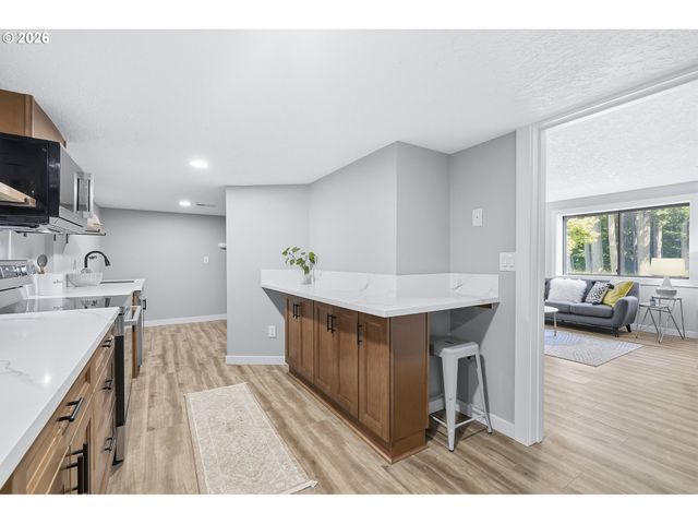 21050 S MOSSY ROCK Ct, Oregon City, OR 97045