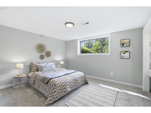 21050 S MOSSY ROCK Ct, Oregon City, OR 97045