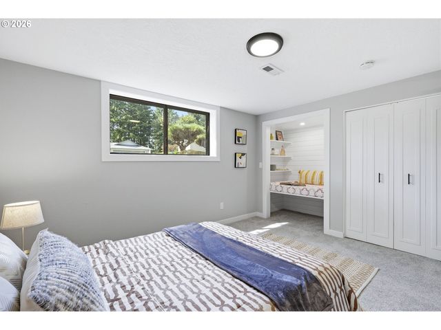 21050 S MOSSY ROCK Ct, Oregon City, OR 97045