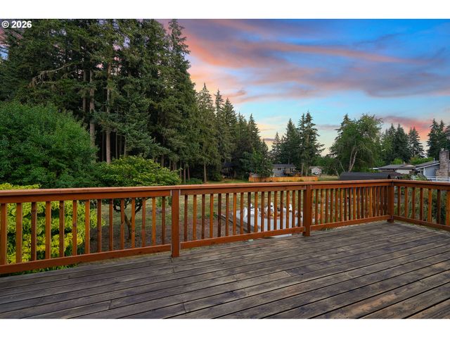 21050 S MOSSY ROCK Ct, Oregon City, OR 97045