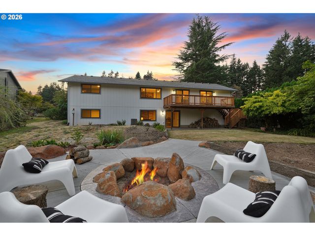 21050 S MOSSY ROCK Ct, Oregon City, OR 97045