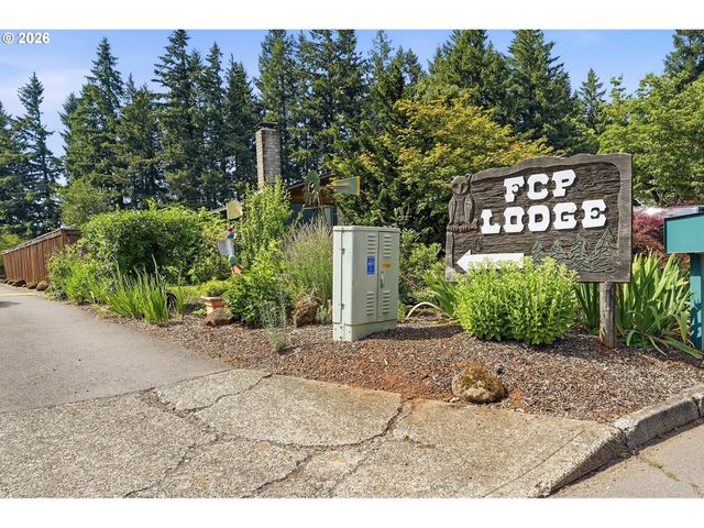 21050 S MOSSY ROCK Ct, Oregon City, OR 97045