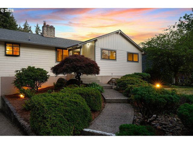 21050 S MOSSY ROCK Ct, Oregon City, OR 97045