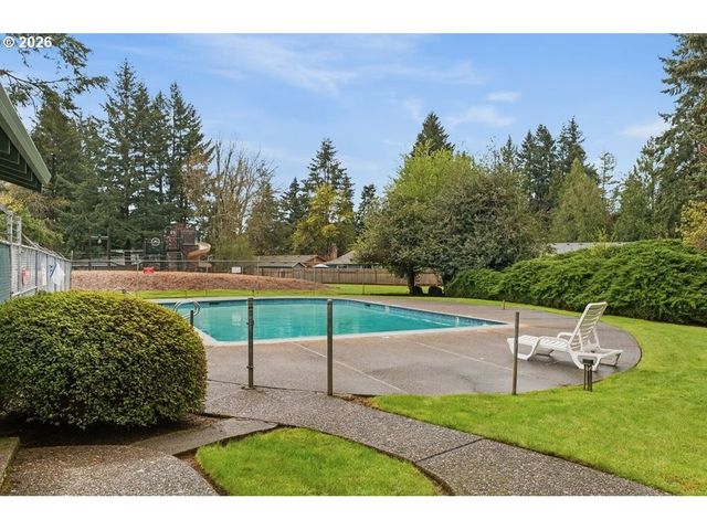 21050 S MOSSY ROCK Ct, Oregon City, OR 97045