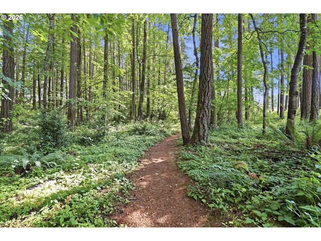 21050 S MOSSY ROCK Ct, Oregon City, OR 97045