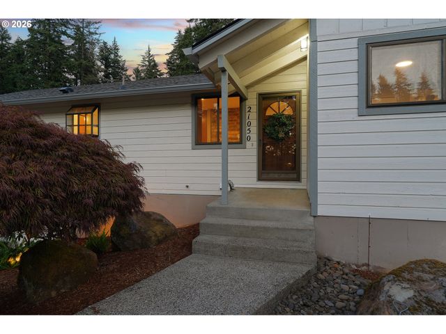 21050 S MOSSY ROCK Ct, Oregon City, OR 97045
