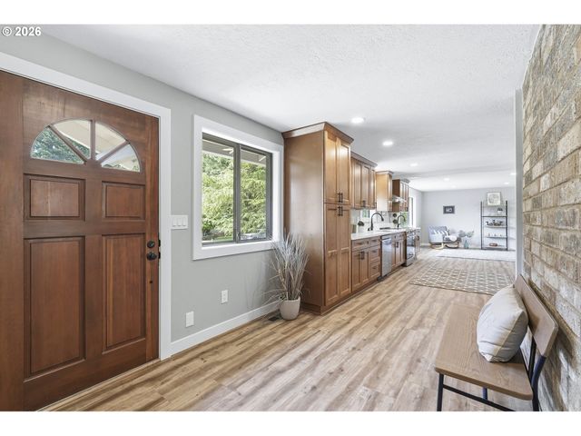 21050 S MOSSY ROCK Ct, Oregon City, OR 97045