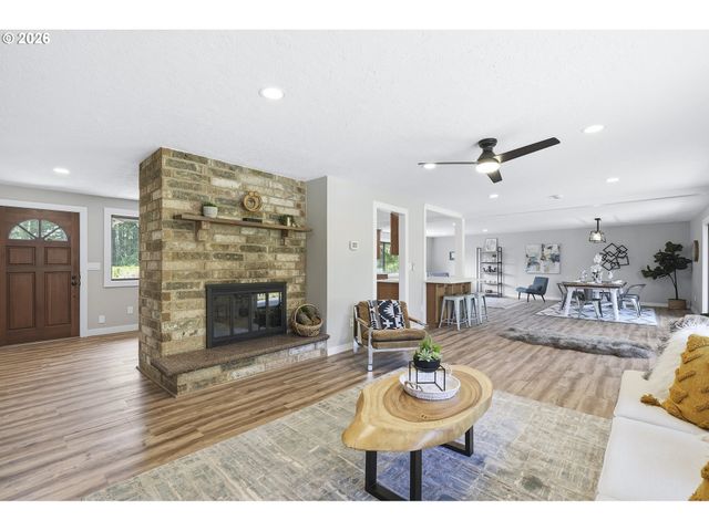 21050 S MOSSY ROCK Ct, Oregon City, OR 97045