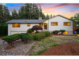 21050 S MOSSY ROCK Ct, Oregon City, OR 97045