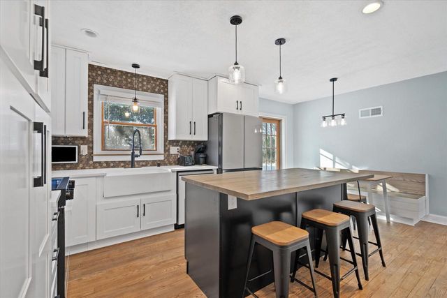 305 Sunny LANE, Thiensville, WI 53092