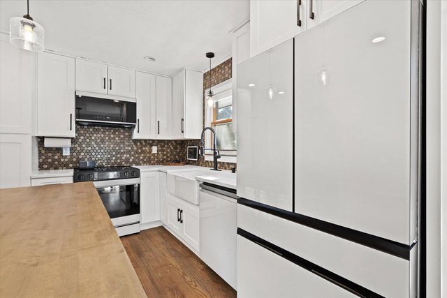 305 Sunny LANE, Thiensville, WI 53092