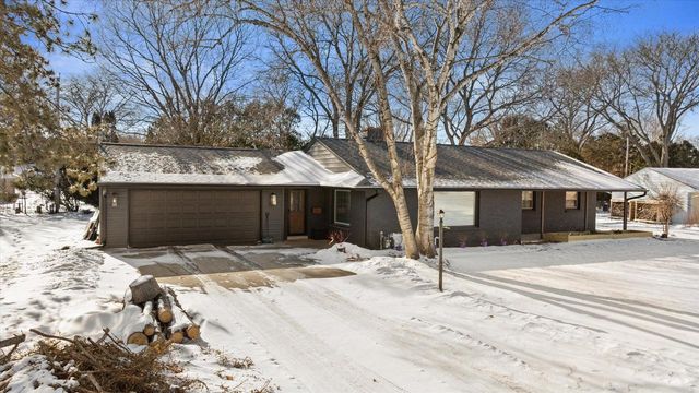 305 Sunny LANE, Thiensville, WI 53092