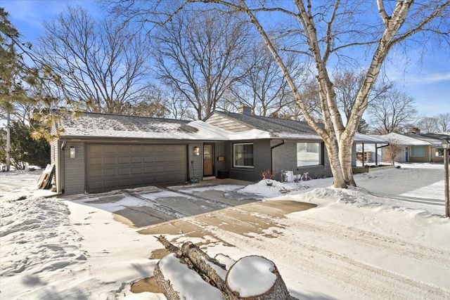 305 Sunny LANE, Thiensville, WI 53092