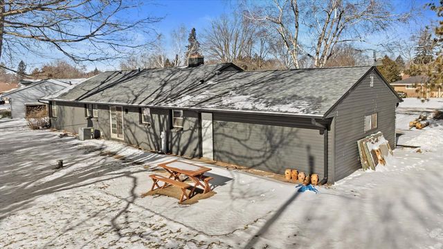 305 Sunny LANE, Thiensville, WI 53092