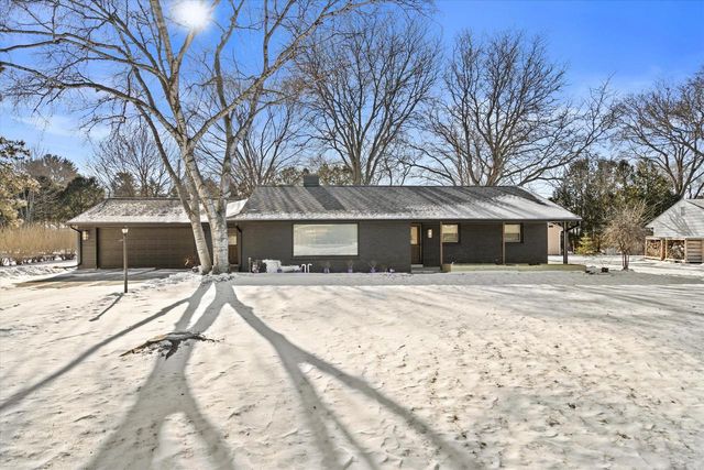 305 Sunny LANE, Thiensville, WI 53092