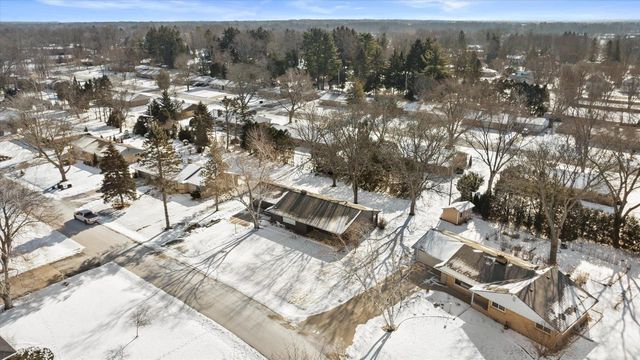 305 Sunny LANE, Thiensville, WI 53092