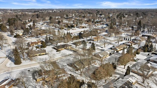 305 Sunny LANE, Thiensville, WI 53092