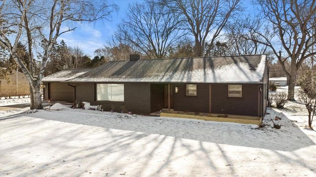 305 Sunny LANE, Thiensville, WI 53092