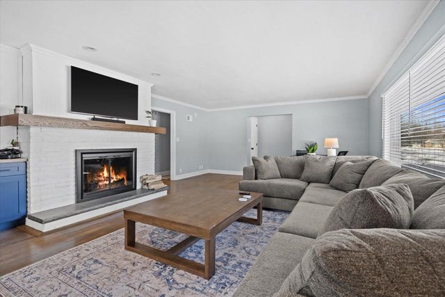 305 Sunny LANE, Thiensville, WI 53092