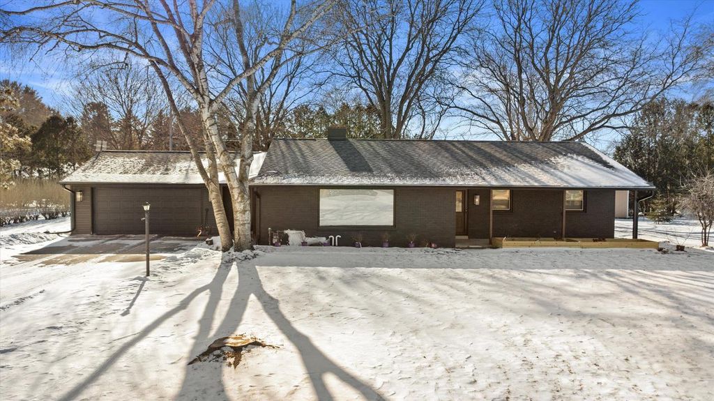305 Sunny LANE, Thiensville, WI 53092
