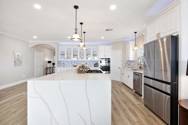 2534 Cliff Drive, Dickinson, TX 77539