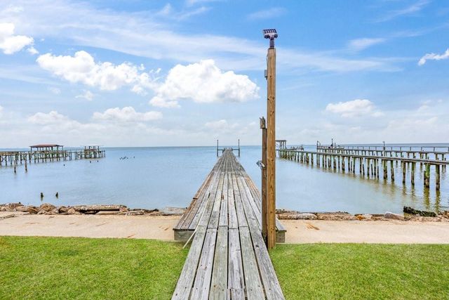 2534 Cliff Drive, Dickinson, TX 77539