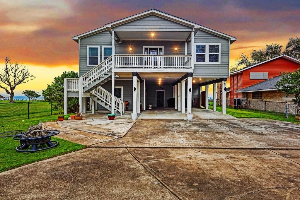 2534 Cliff Drive, Dickinson, TX 77539