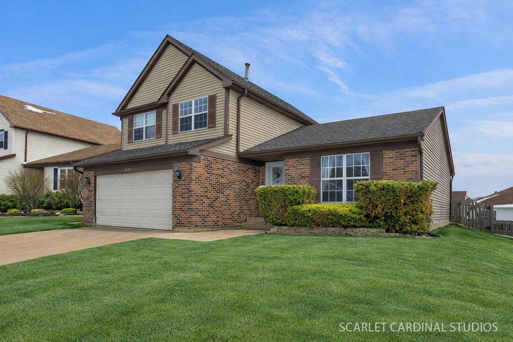 Image 2 of property listing at 1222 Goldenrod Lane, Hoffman Estates, IL 60192