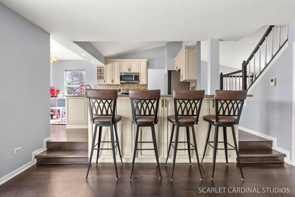 Image 11 of property listing at 1222 Goldenrod Lane, Hoffman Estates, IL 60192