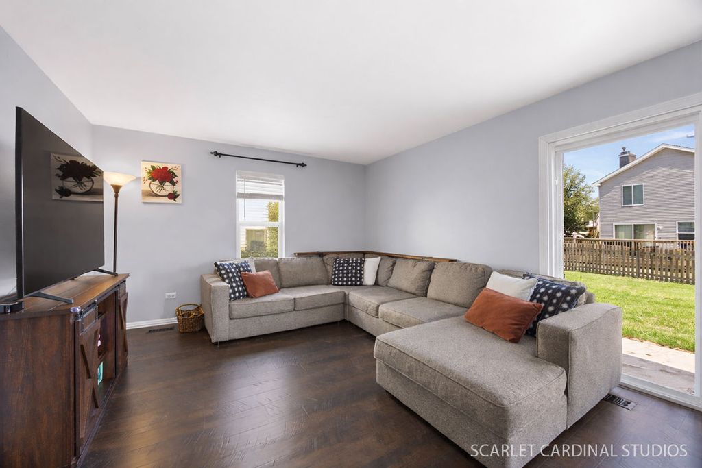 Image 14 of property listing at 1222 Goldenrod Lane, Hoffman Estates, IL 60192