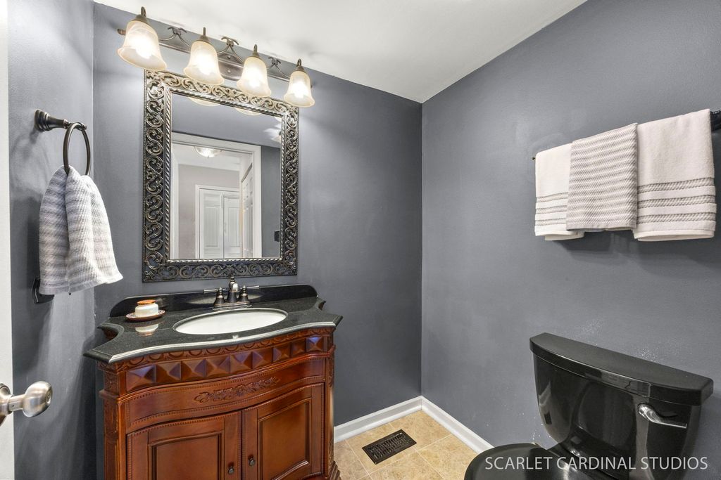 Image 15 of property listing at 1222 Goldenrod Lane, Hoffman Estates, IL 60192