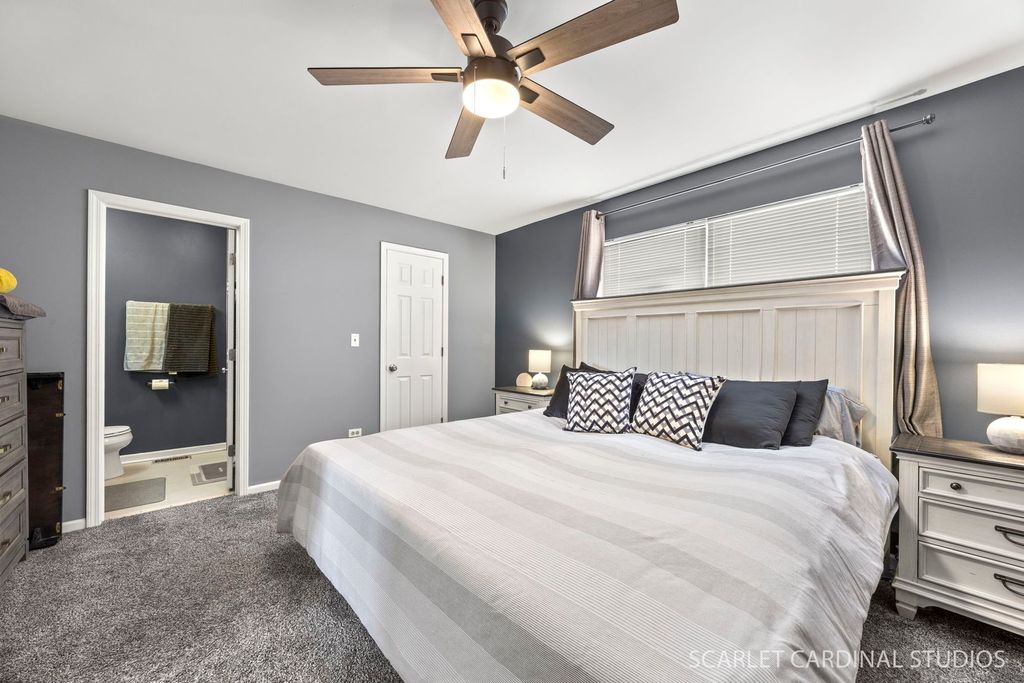 Image 17 of property listing at 1222 Goldenrod Lane, Hoffman Estates, IL 60192