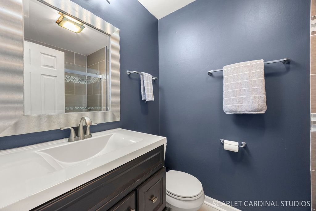 Image 18 of property listing at 1222 Goldenrod Lane, Hoffman Estates, IL 60192