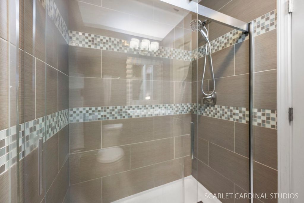 Image 19 of property listing at 1222 Goldenrod Lane, Hoffman Estates, IL 60192